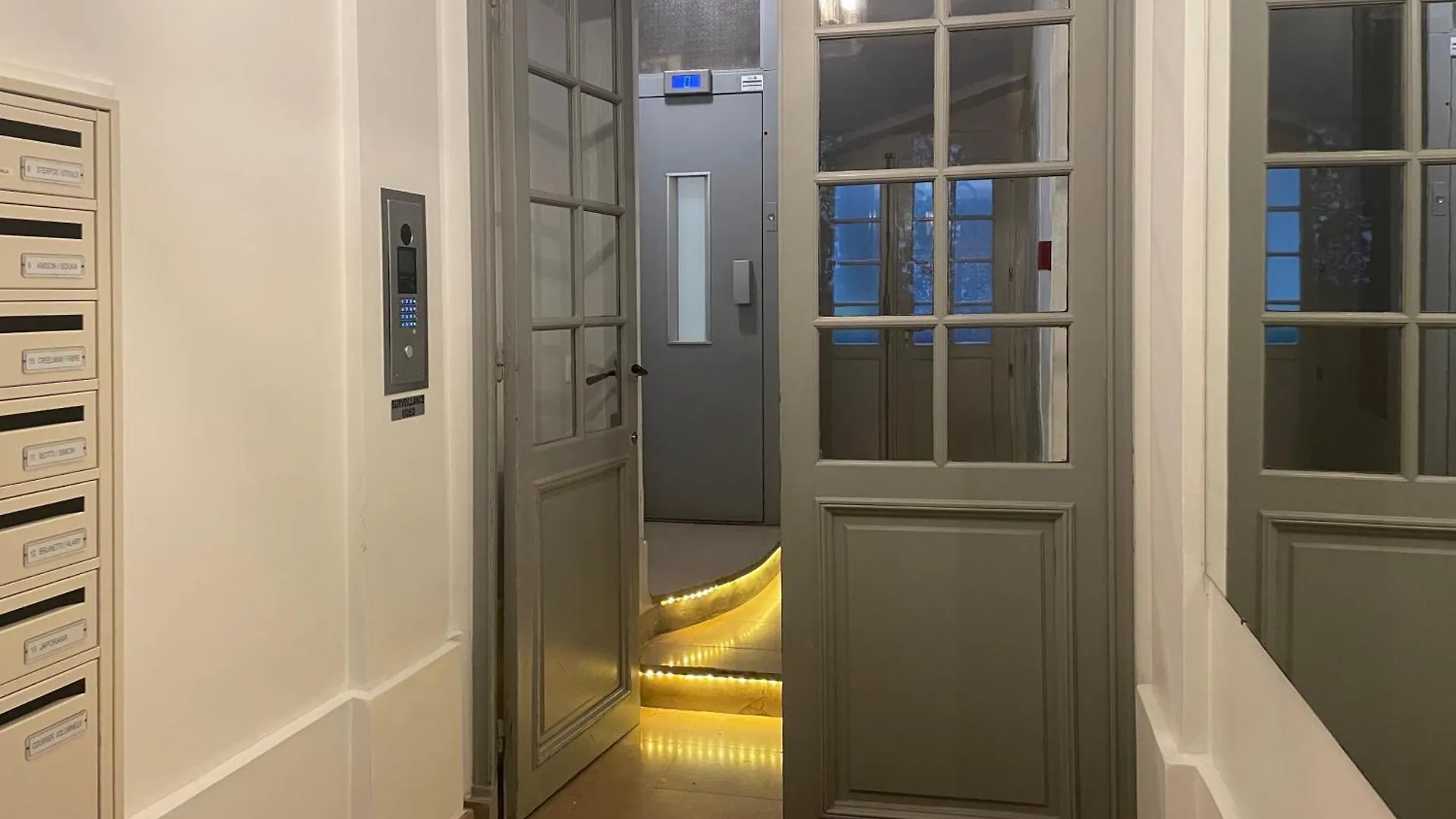 Suite Du Prince, 70 Sqm Ac Lift Terrace Garage Paris Apartment