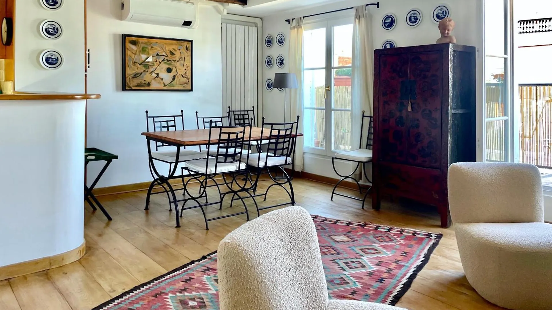 Apartment Suite Du Prince, 70 Sqm Ac Lift Terrace Garage Paris France